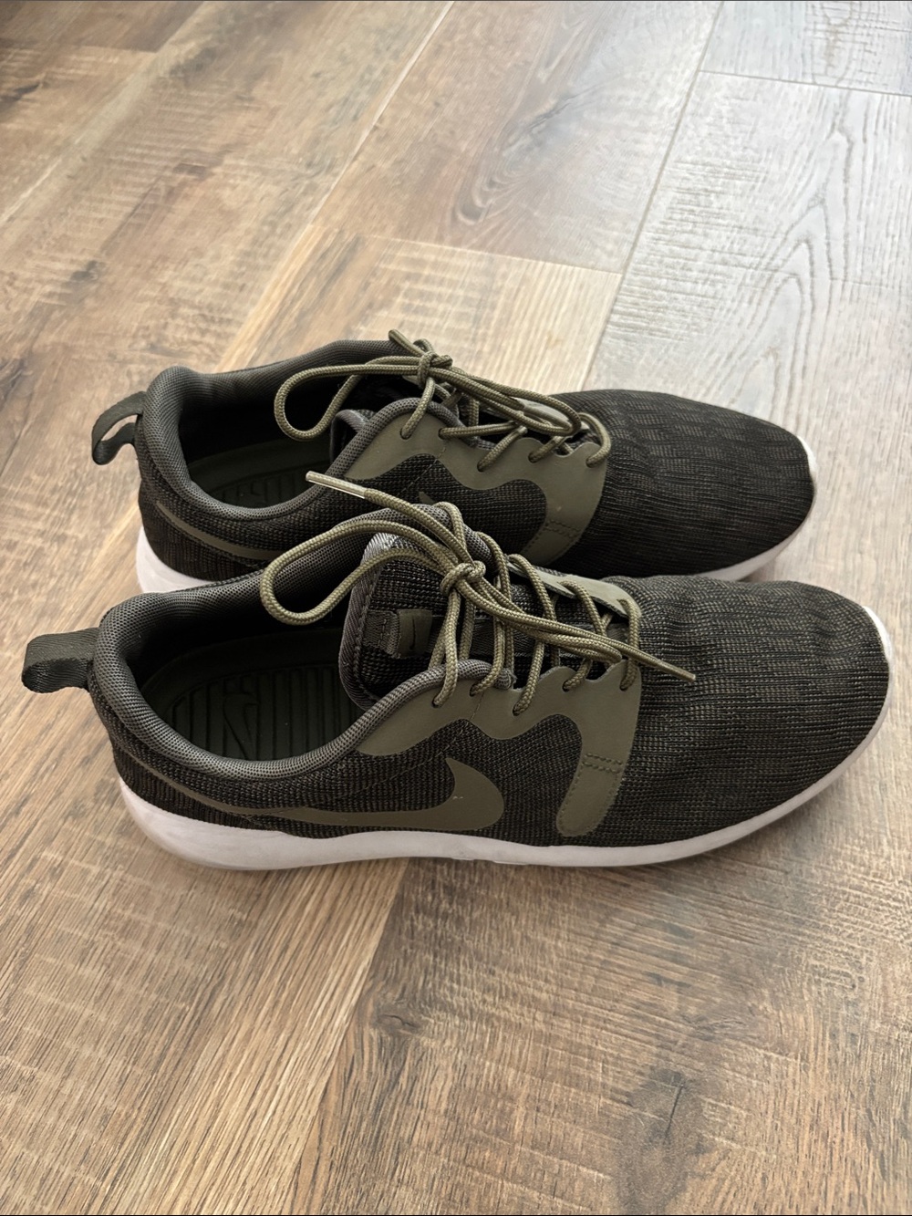 Nike Roshe mens sneakers in Olive Green size 9